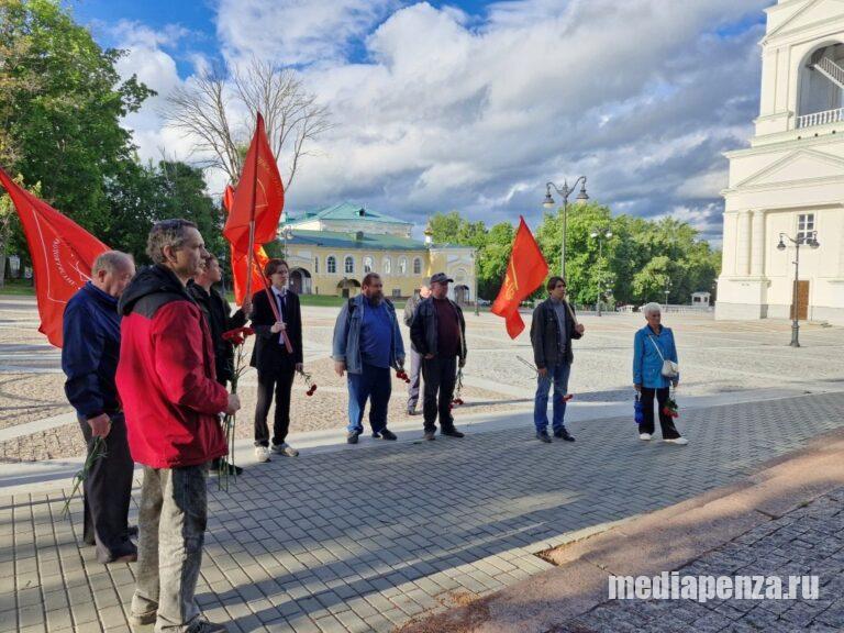 Жители Пензы почтили память горожан, погибших от рук белочехов в мае 1918 года