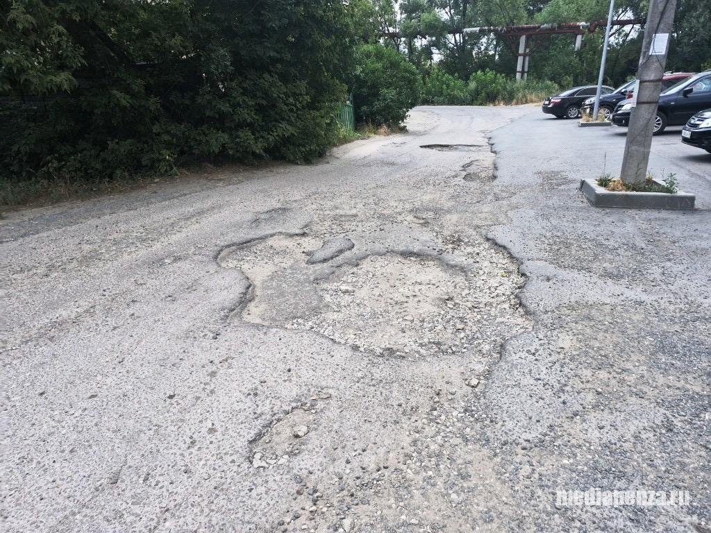 При поддержке депутата гордумы Елены Падалкиной продолжается благоустройство микрорайона Маяк