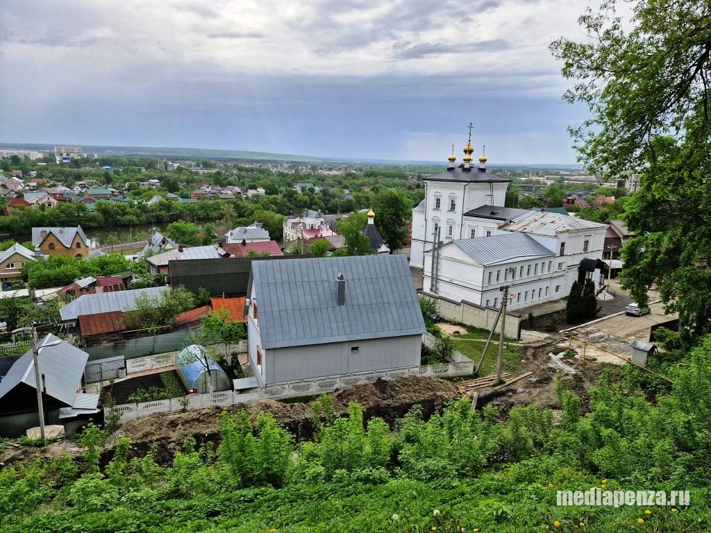 У памятника Первопоселенцу в Пензе развернулось масштабное строительство У памятника Первопоселенцу в Пензе развернулось масштабное строительство
