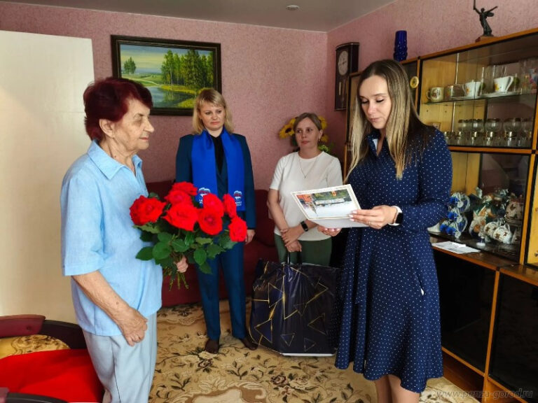 В Пензе поздравили с 89-летием узницу концлагеря