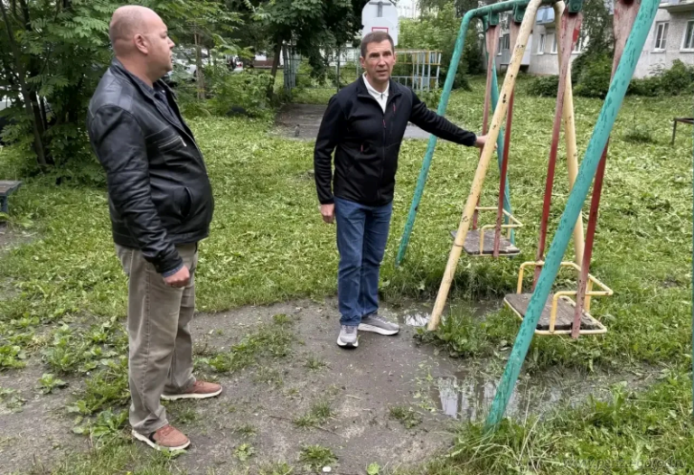 Мэр Пензы проверил состояние дворов на улице Суворова