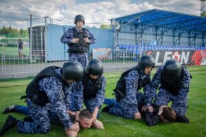 Пензенские Росгвардейцы отработали задержания и наведение порядка при массовых скоплениях людей. Видео Пензенские Росгвардейцы отработали задержания и наведение порядка при массовых скоплениях людей. Видео