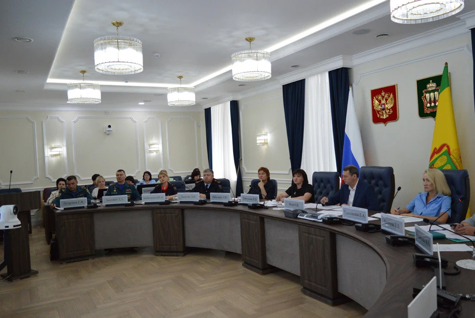 В пензенском правительстве обсудили меры обеспечения безопасности детей во время летних каникул В пензенском правительстве обсудили меры обеспечения безопасности детей во время летних каникул