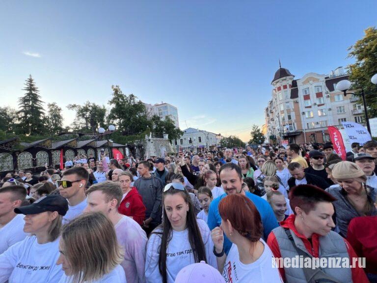 Пензенцы отметили Всемирный день бега массовой благотворительной пробежкой