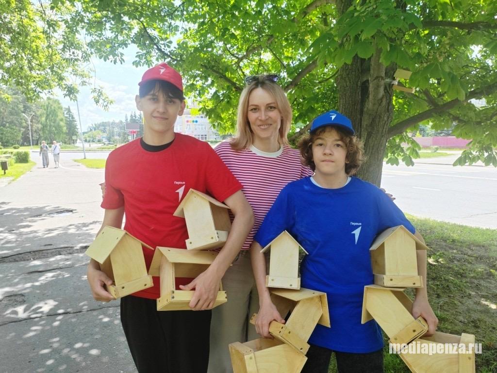 Зареченские школьники установили феромонные ловушки для спасения каштанов