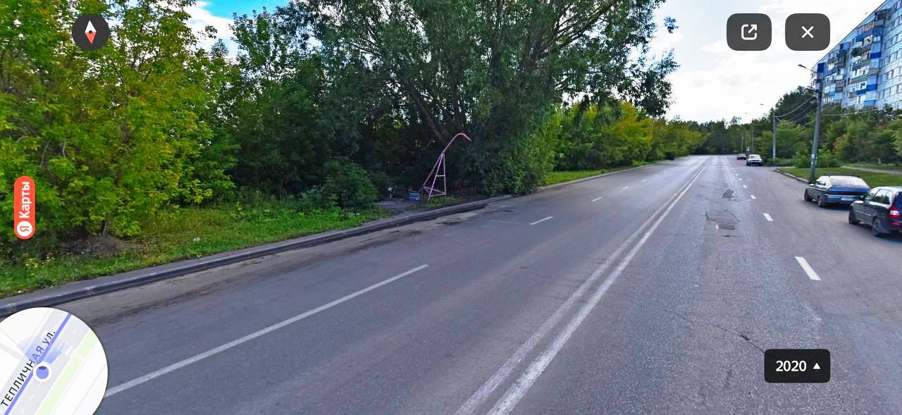 Ради парковки у нового ЖК в Тепличном вырубили деревья