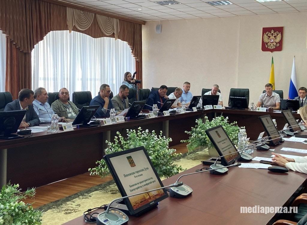 Десятки молодых деревьев на улице 8 Марта погибли из-за утечки «Горводоканала» Десятки молодых деревьев на улице 8 Марта погибли из-за утечки «Горводоканала»