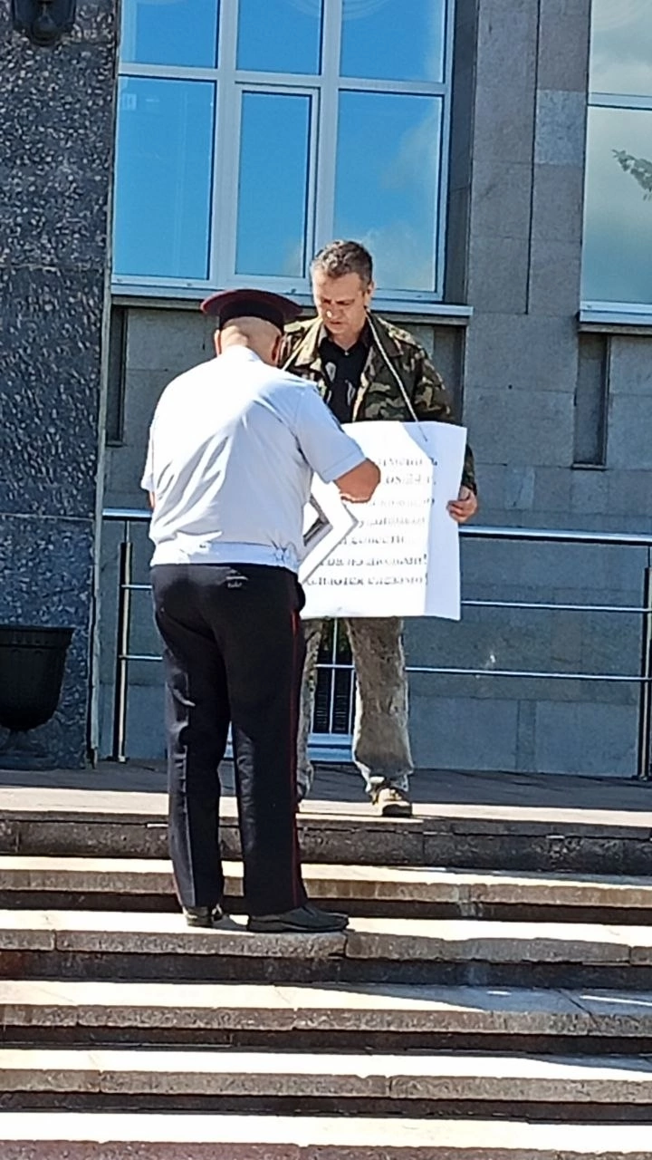 В Пензе прошёл одиночный пикет за отмену выплат рекрутерам на СВО
