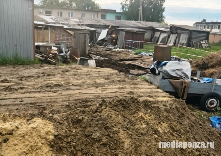 В Пензенском районе местные власти завалили проезд к многоквартирному дому