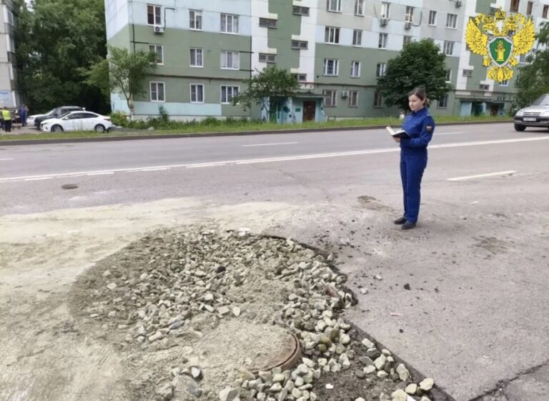 После провала автомобиля в яму на улице Кижеватова в Пензе прокуратура вмешалась в ситуацию