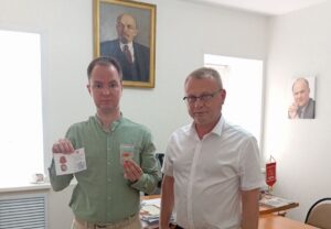 Руководитель обкома КПРФ Олег Шаляпин наградил пензенского врача неоднократно выезжавшего в зоны СВО и КТО Руководитель обкома КПРФ Олег Шаляпин наградил пензенского врача неоднократно выезжавшего в зоны СВО и КТО
