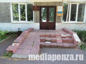 В Колышлее на крыльце местного загса можно сломать ноги