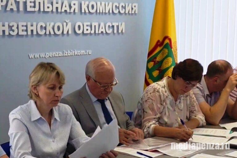 Олег Шаляпин и Андрей Жданников сдали документы в Избирательную комиссию Пензенской области