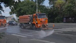 Во время жаркой погоды на улицы Пензы направят поливальную спецтехнику Во время жаркой погоды на улицы Пензы направят поливальную спецтехнику