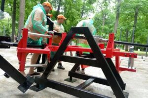 В Пензе началась установка оборудования для спортплощадки на Олимпийской аллее В Пензе началась установка оборудования для спортплощадки на Олимпийской аллее