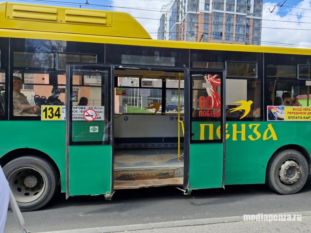«Специалисты» регионального минстроя продолжают разбираться в причинах жары в общественном транспорте