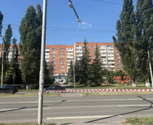 На проспекте Строителей ликвидировали опасный пешеходный переход На проспекте Строителей ликвидировали опасный пешеходный переход
