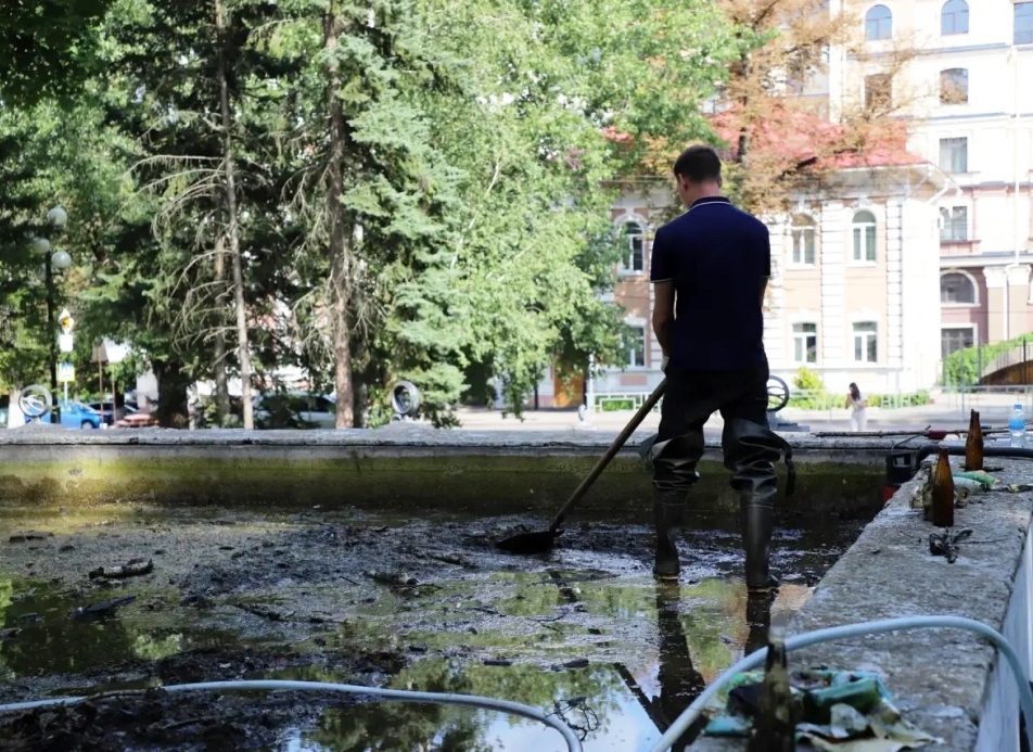 В Пензе начали приводить в порядок сквер «Ласточка» на пересечении улиц Красной и Карла Маркса