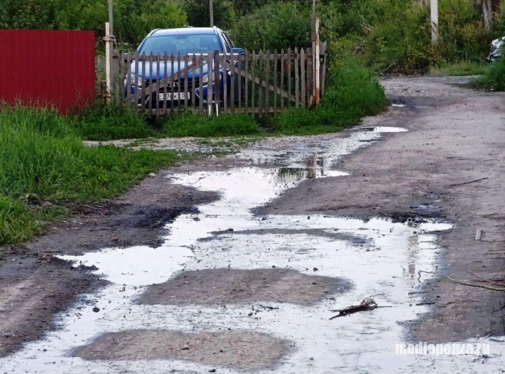 Жителей Засечного третий год травят канализационными стоками, а в администрации уверяют, что проблемы не существует