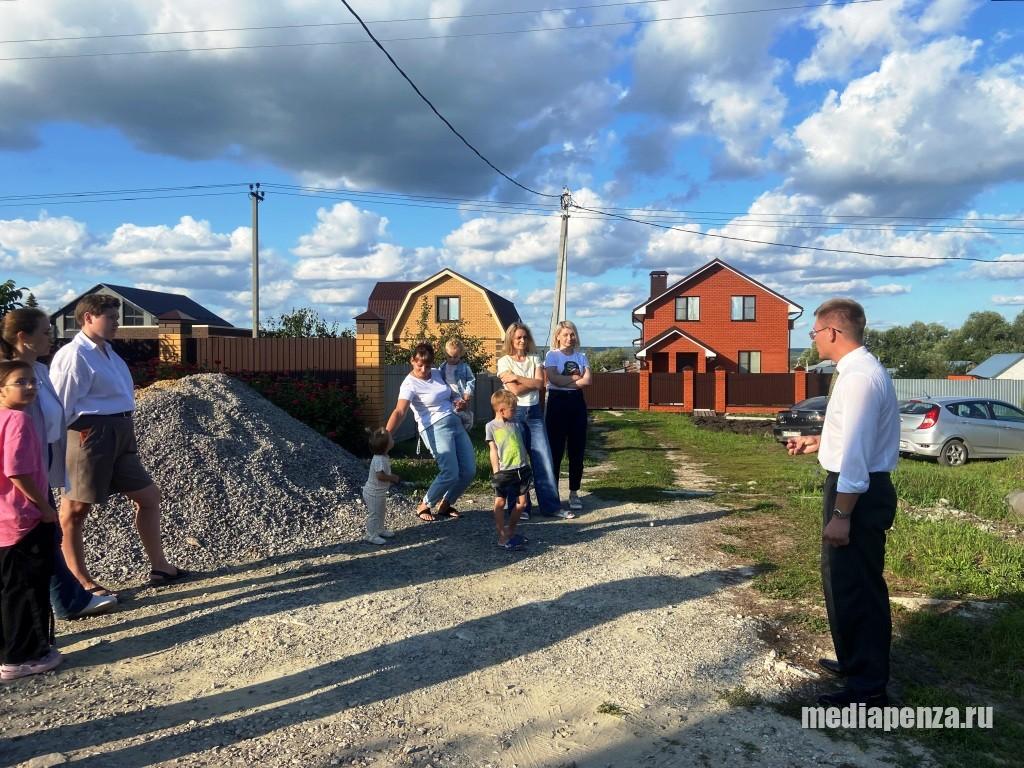 Жителей Засечного третий год травят канализационными стоками, а в администрации уверяют, что проблемы не существует