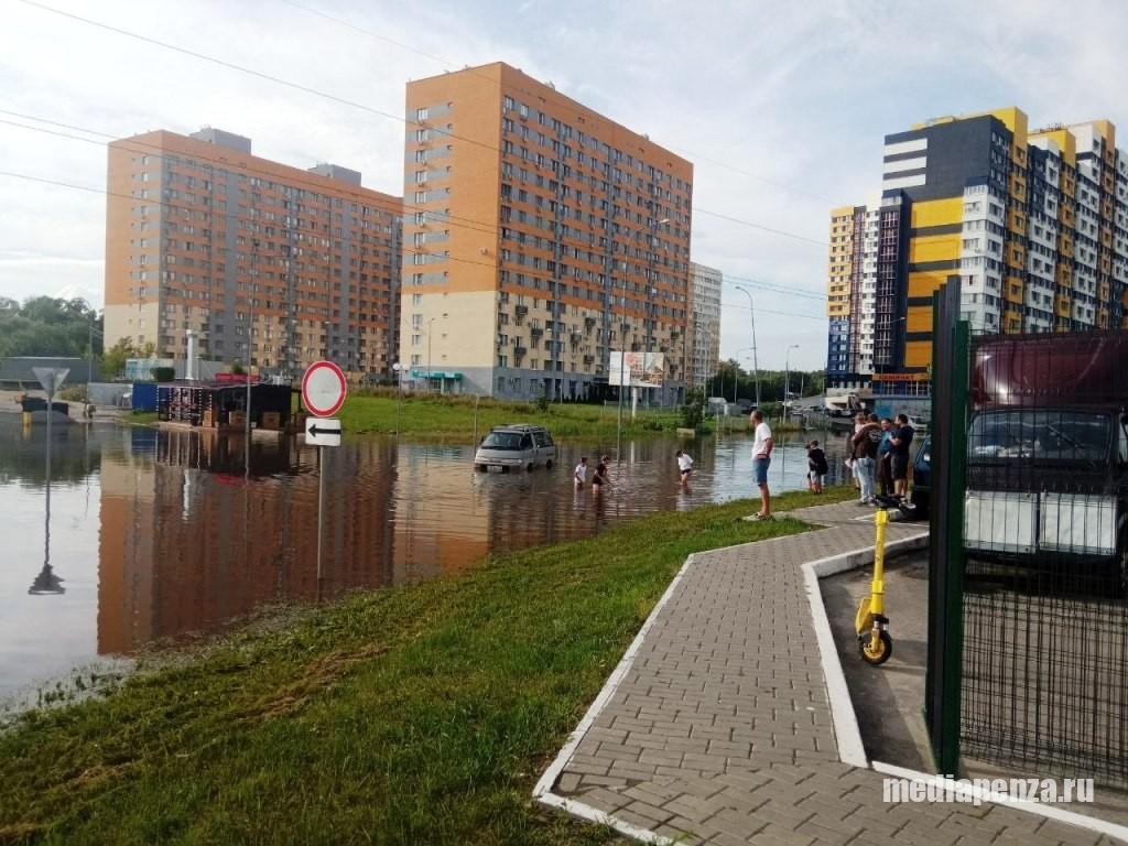 Пензенские автомобилисты потеряли госномера в Арбековском проливе после воскресного ливня