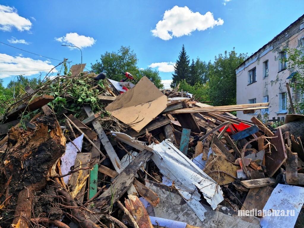 На улице Измайлова снесли десятки деревьев, огороды и дворовые постройки жителей в рамках комплексного развития территории