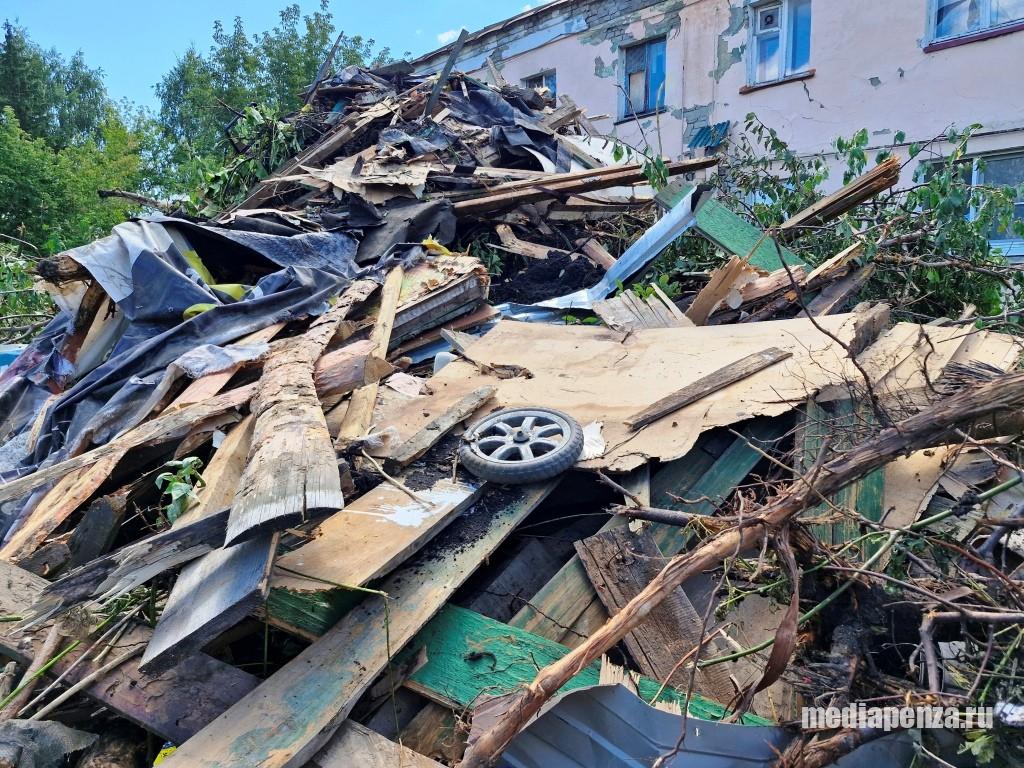 На улице Измайлова снесли десятки деревьев, огороды и дворовые постройки жителей в рамках комплексного развития территории