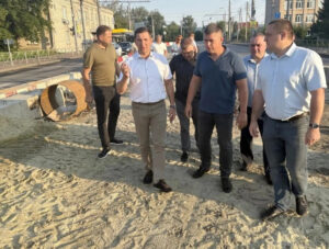 Мэр Пензы проверил ход строительства водопровода в микрорайоне Терновка Мэр Пензы проверил ход строительства водопровода в микрорайоне Терновка