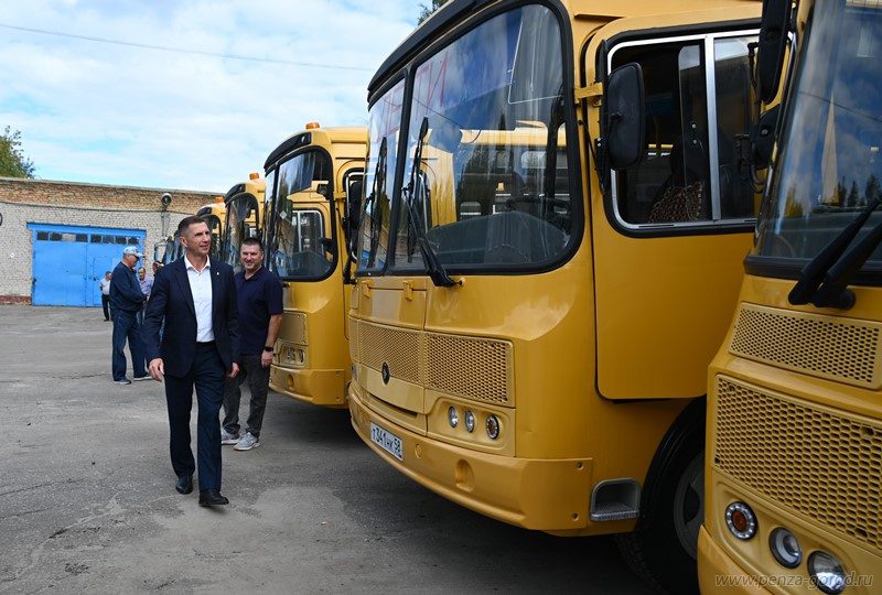 Мэр Пензы проверил готовность школьных автобусов к учебному году