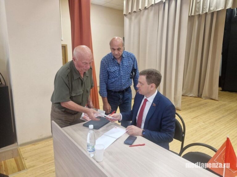 Жители Сердобска пожаловались депутату Госдумы от КПРФ Георгию Камневу на работу «Почты России»