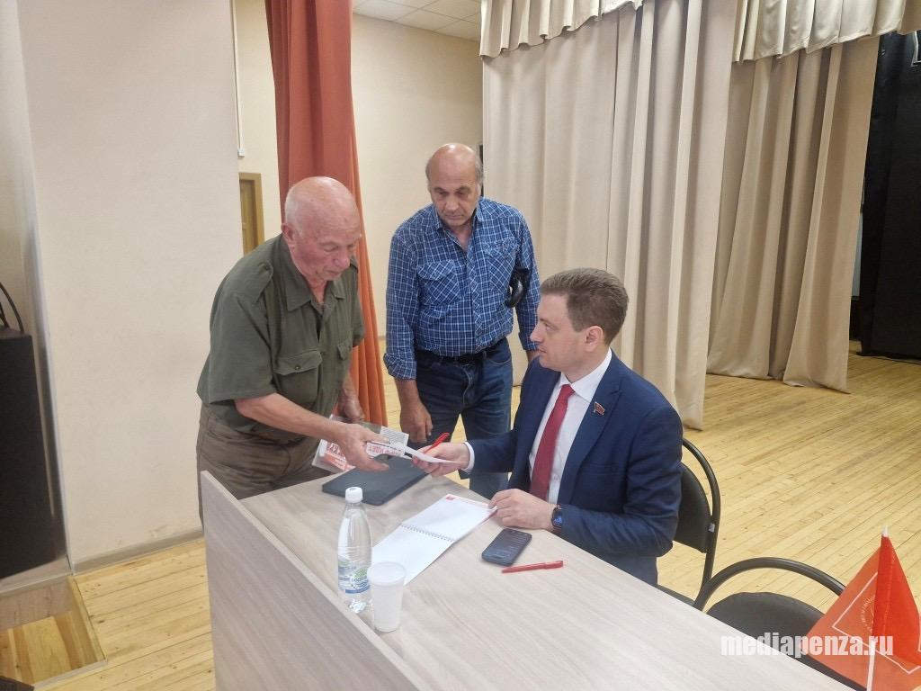 Жители Сердобска пожаловались депутату Госдумы от КПРФ Георгию Камневу на работу «Почты России» Жители Сердобска пожаловались депутату Госдумы от КПРФ Георгию Камневу на работу «Почты России»