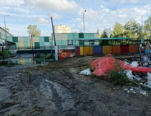 Жители Маньчжурии просят губернатора сделать уничтоженную застройщиками дорогу рядом с детским садом Жители Маньчжурии просят губернатора сделать уничтоженную застройщиками дорогу рядом с детским садом