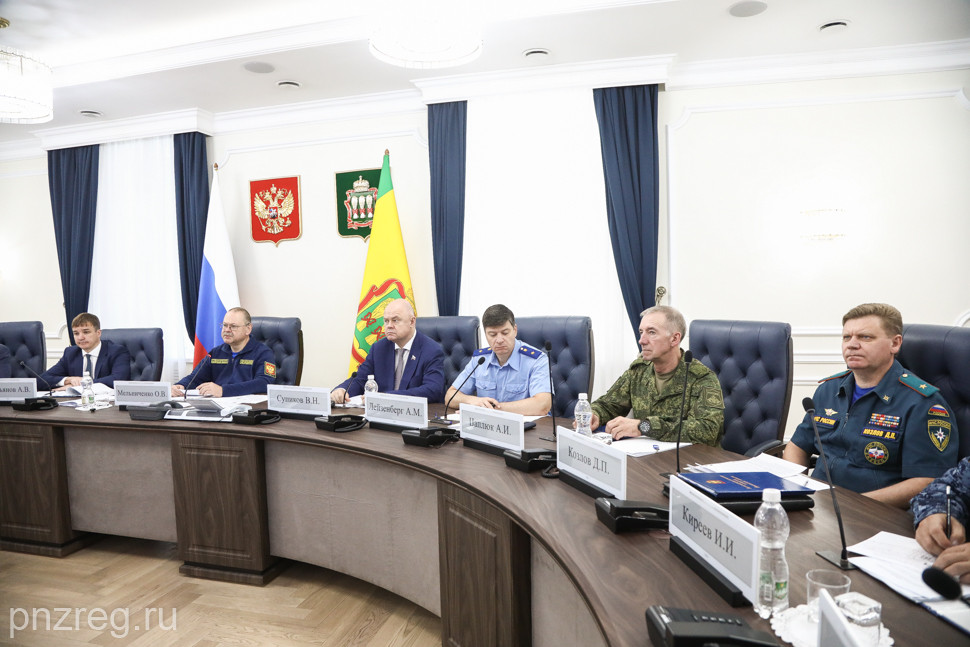 В пензенском правительстве обсудили обеспечение антитеррористической безопасности людей 1 сентября и в дни голосования В пензенском правительстве обсудили обеспечение антитеррористической безопасности людей 1 сентября и в дни голосования
