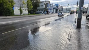 Улицы Суворова и Кулакова в Пензе затопило зловонными стоками из-за бездействия Горводоканала