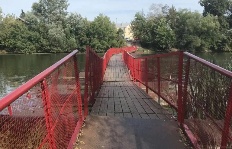 В Пензе отремонтировали пешеходный понтонный мост в районе улицы Ломовской