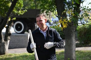 Более 2 тысяч деревьев и кустарников высадили с начала сентября в Пензе Более 2 тысяч деревьев и кустарников высадили с начала сентября в Пензе