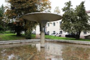 В Пензе провели тестовый запуск фонтана в сквере «Ласточка» у гимназии № 1