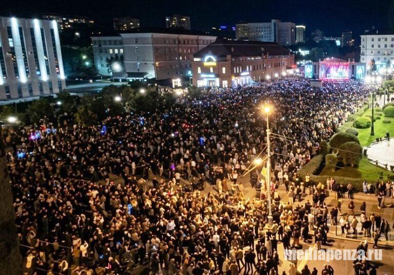Празднование Дня города завершилось концертом группы «Любэ» и масштабным салютом