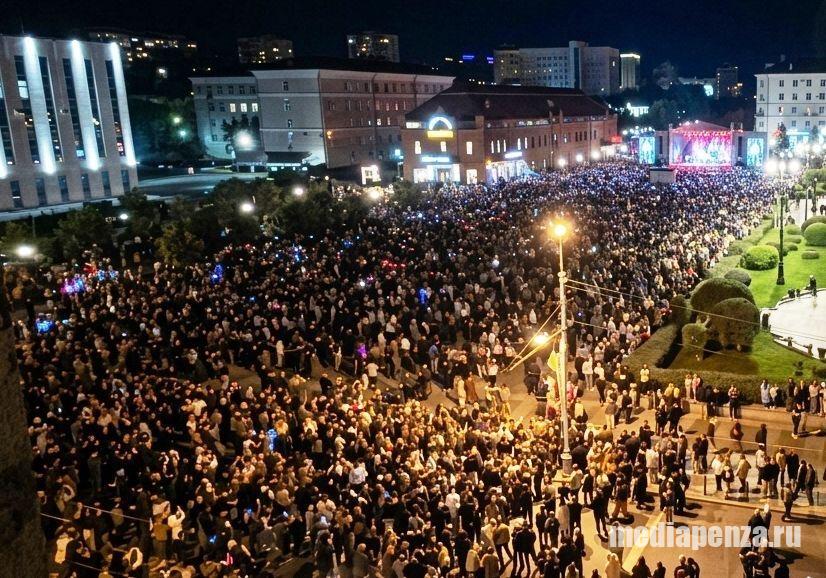 Празднование Дня города завершилось концертом группы «Любэ» и масштабным салютом Празднование Дня города завершилось концертом группы «Любэ» и масштабным салютом