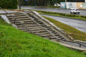Мэр Пензы потребовал за месяц восстановить ступени на улице 8 Марта