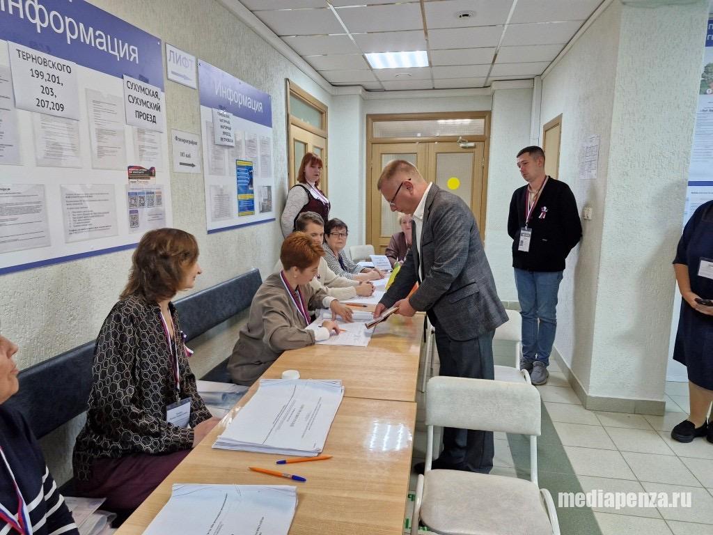 Кандидат в губернаторы Пензенской области от КПРФ Олег Шаляпин проголосовал на выборах