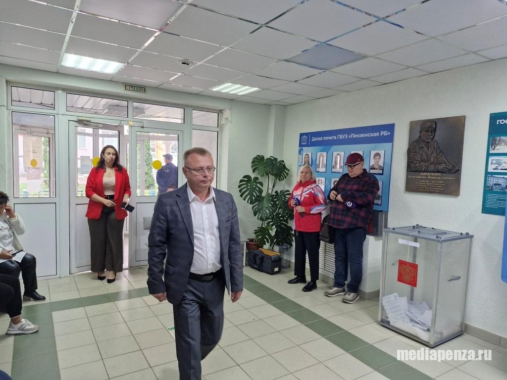 Кандидат в губернаторы Пензенской области от КПРФ Олег Шаляпин проголосовал на выборах Кандидат в губернаторы Пензенской области от КПРФ Олег Шаляпин проголосовал на выборах