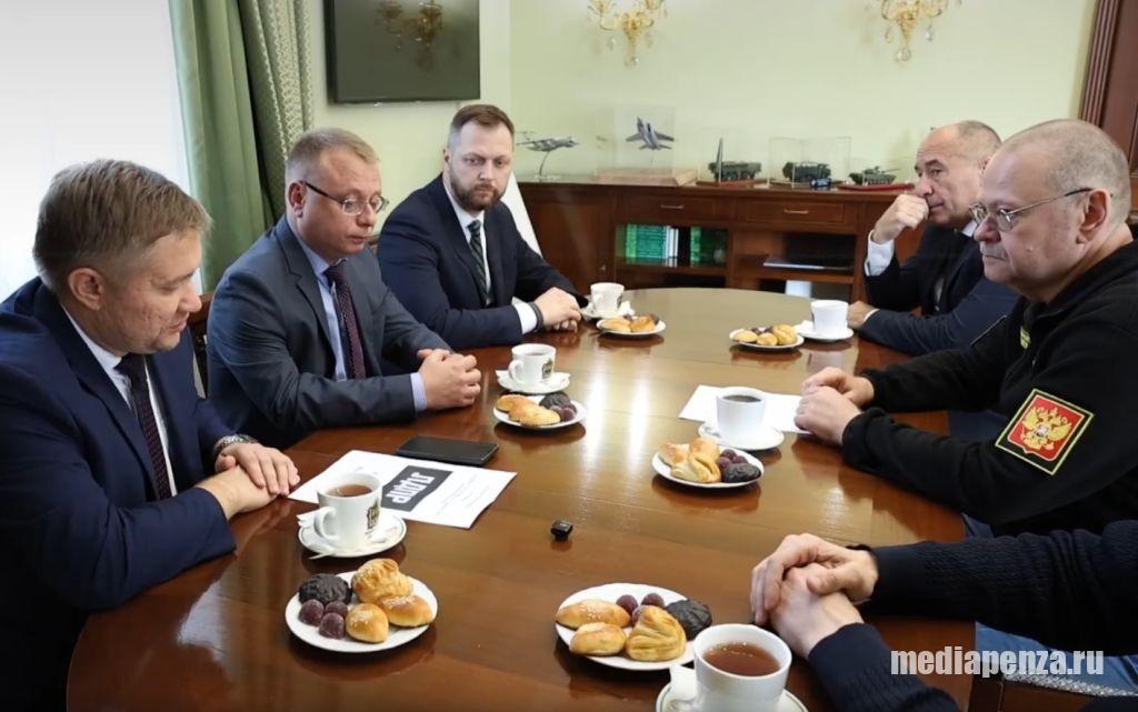 Олег Мельниченко встретился со своими оппонентами на губернаторских выборах Олег Мельниченко встретился со своими оппонентами на губернаторских выборах