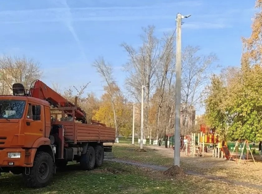 На спортплощадке на улице Вадинской в Пензе установили новое освещение