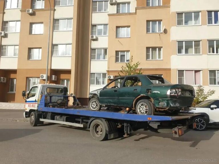 В Пензе эвакуировали брошенные авто